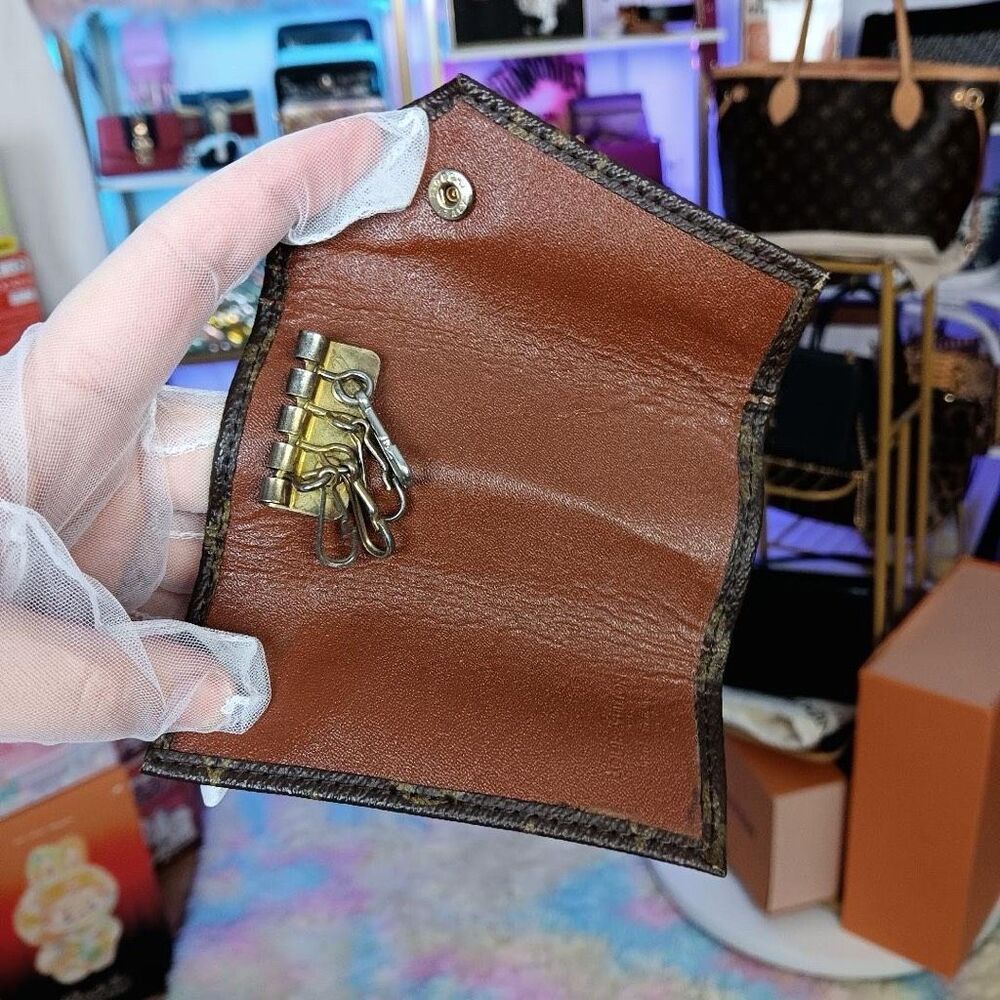 Louis Vuitton True Vintage Monogram Leather 4 ring Key Case Pouch - Picture 7 of 11